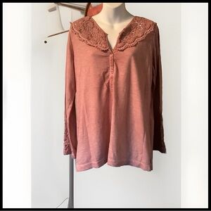 Soft Surroundings size Medium salmon colored long sleeve V neck crochet top